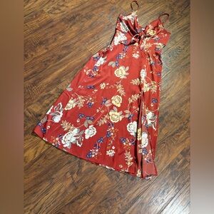 No brand women’s size M mid length floral dress with slit